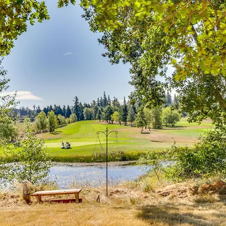 Villa Chehalis Getaway With Golf Course View And Fire Pit!